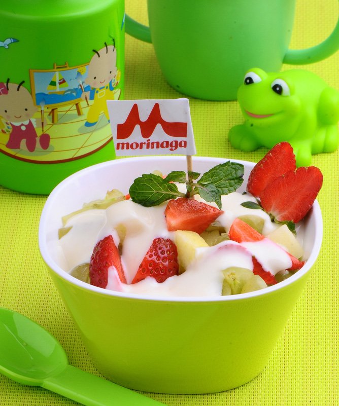 Easy And Healthy Fruit Salad With Yogurt Dressing For Kids